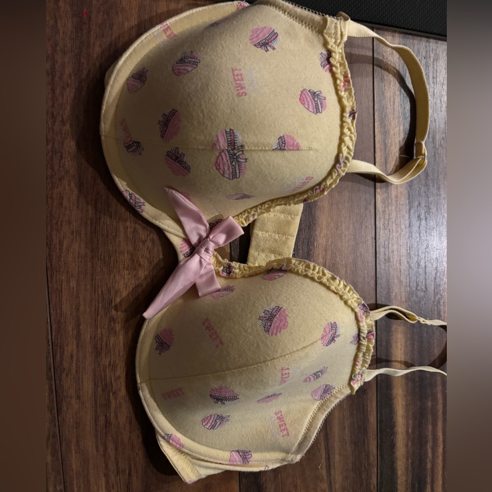 34D bra